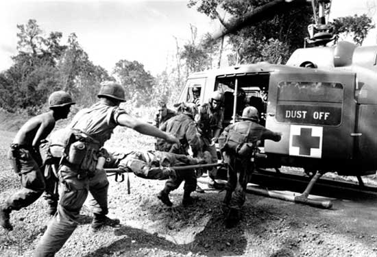 vietnam-war-medics.jpg